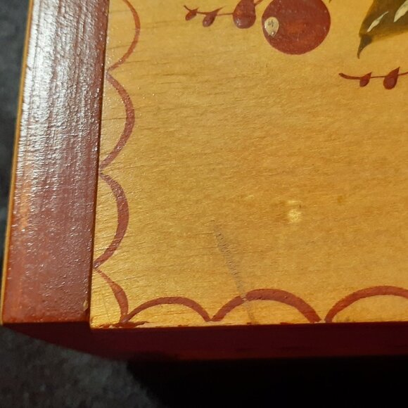 Vintage!! Hand Painted Wooden Trinket Box with Lid - Lid on with Wood Dowels. - Picture 11 of 11
